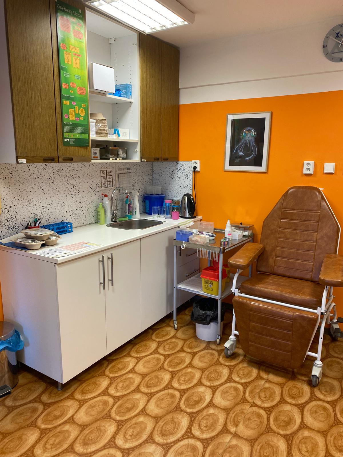 Japonské diagnostické a masážní křeslo SANYO