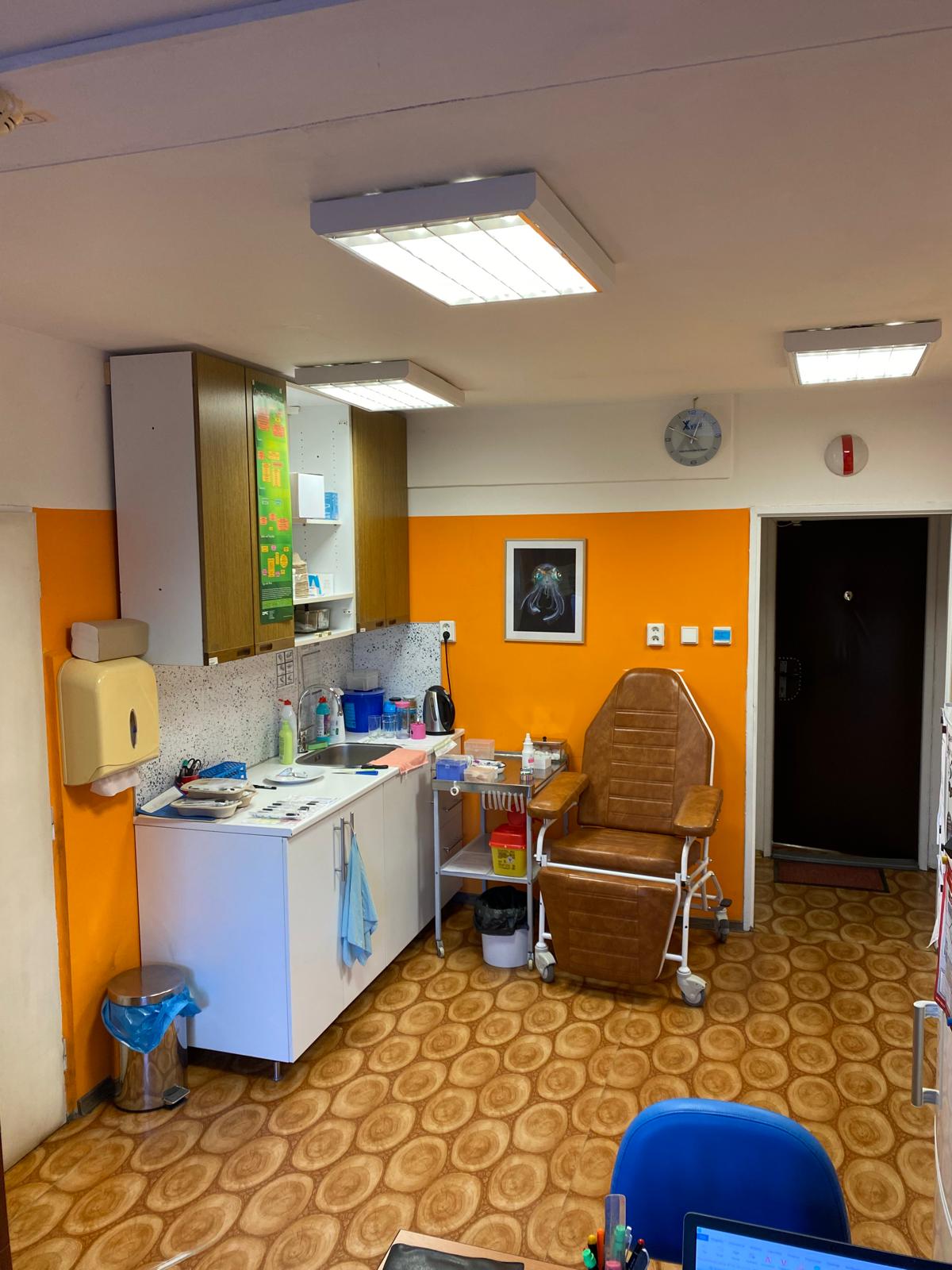 Japonské diagnostické a masážní křeslo SANYO