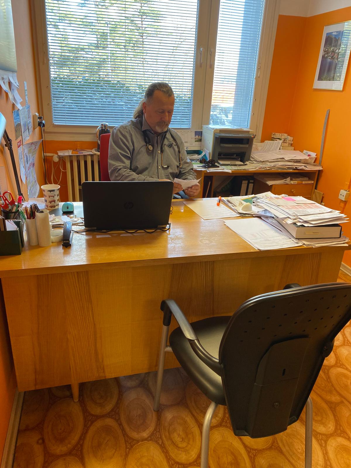 Japonské diagnostické a masážní křeslo SANYO